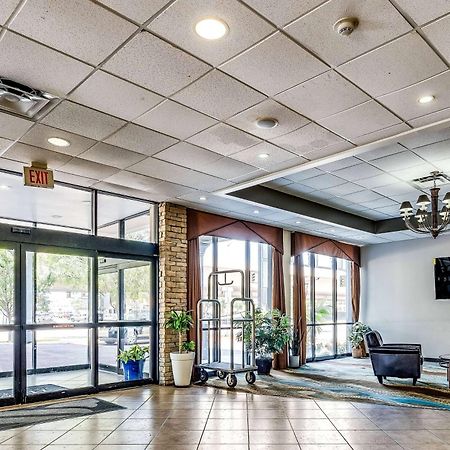 فندق Wyndham Garden Wichita Downtown المظهر الخارجي الصورة