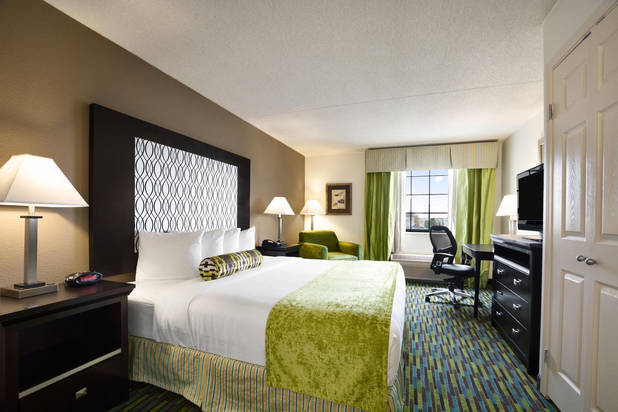 فندق Wyndham Garden Wichita Downtown المظهر الخارجي الصورة