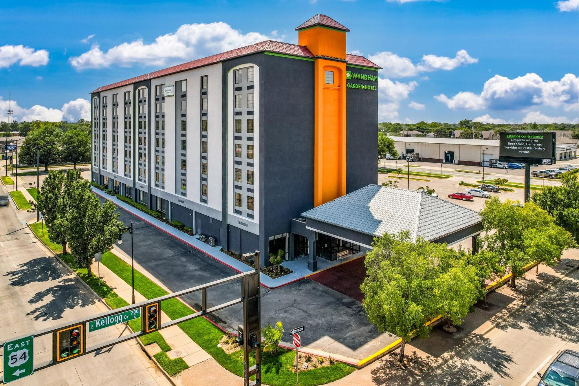 فندق Wyndham Garden Wichita Downtown المظهر الخارجي الصورة