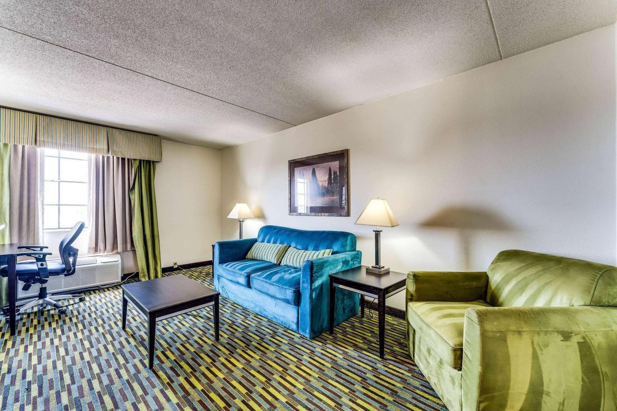 فندق Wyndham Garden Wichita Downtown المظهر الخارجي الصورة