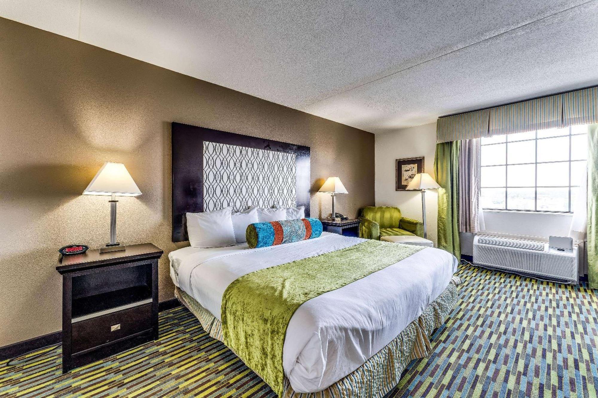 فندق Wyndham Garden Wichita Downtown المظهر الخارجي الصورة