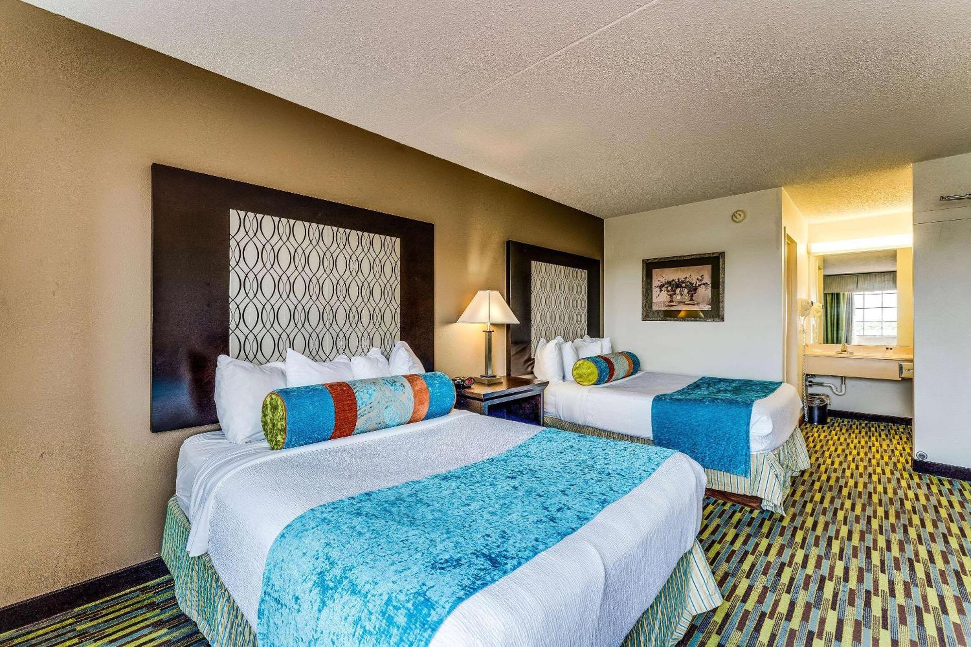 فندق Wyndham Garden Wichita Downtown المظهر الخارجي الصورة