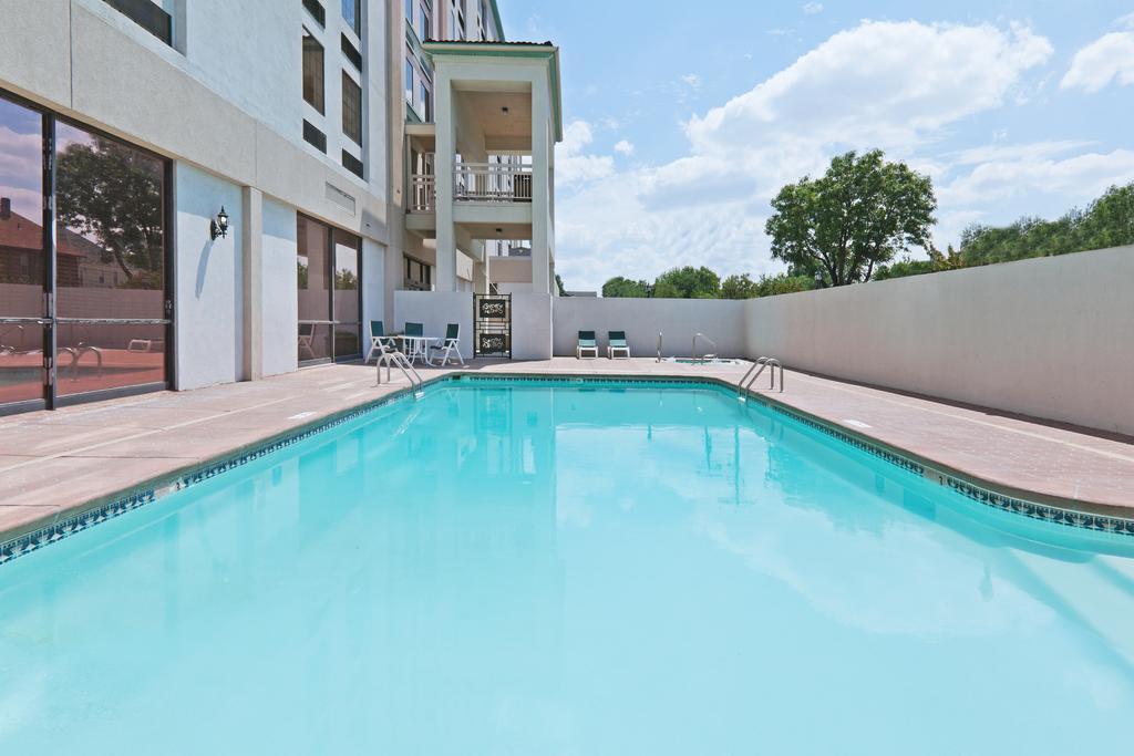 فندق Wyndham Garden Wichita Downtown المظهر الخارجي الصورة