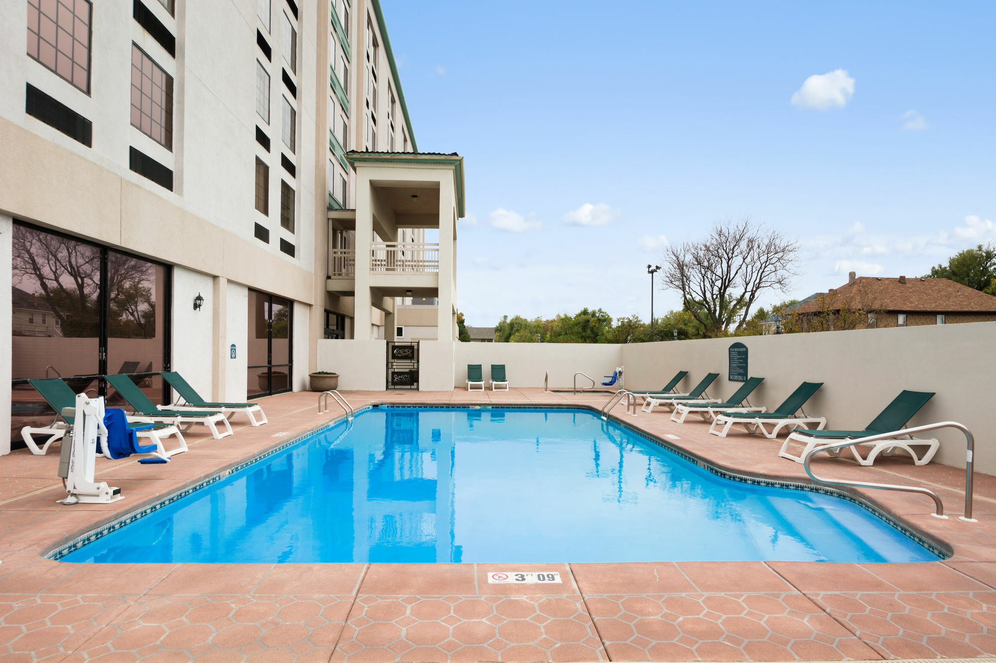 فندق Wyndham Garden Wichita Downtown المظهر الخارجي الصورة