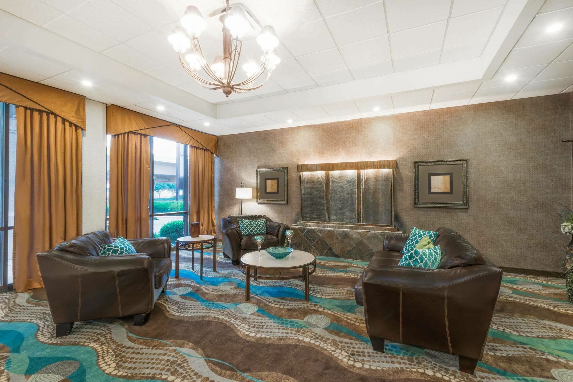 فندق Wyndham Garden Wichita Downtown المظهر الخارجي الصورة